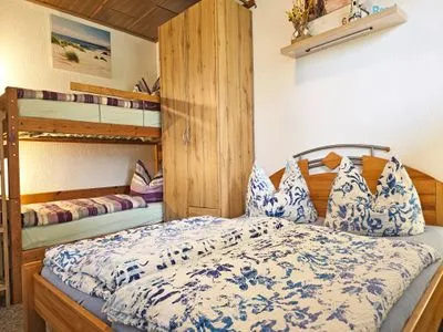 Schlafzimmer Ferienhaus am Wiesengrund auf Rügen- familienfreundlich mit Terrasse und Grill
