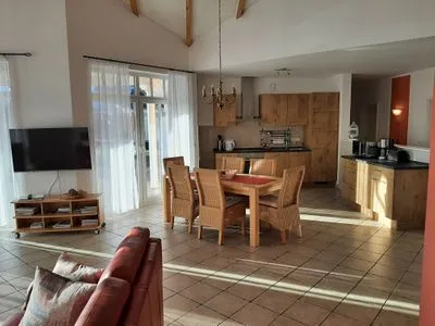  Ferienhaus mit Pool am See