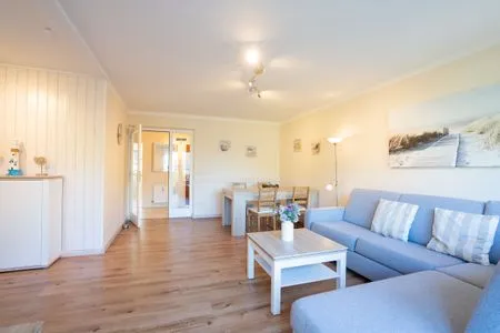 Wohnzimmer (MEI27) Ferienwohnung "Strandperle"
