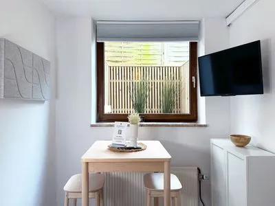Schnelles Internet und Smart-TV stehen bereit Mini-Appartement im Souterrain mit gratis Bettwäsche - Ideal für eine Nacht