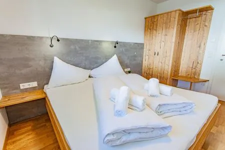 Schalfzimmer 1, Doppelbett Happy Aich 1 by Alpenidyll Apartments