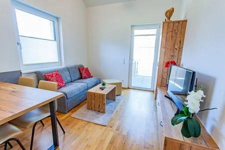 Wohnzimmer, Schlafsofa und Fernseher Happy Aich 3 by Alpenidyll Apartments