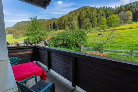 Balkon mit Aussicht in die Berge Huberhof 7 by Alpenidyll Apartments