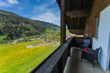 Balkon, Aussicht in die Berge Huberhof 10 by Alpenidyll Apartments