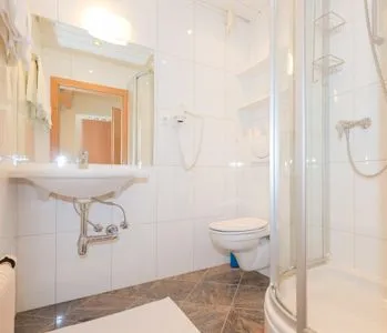 Dusche und WC City Life 7 by Alpenidyll Apartments