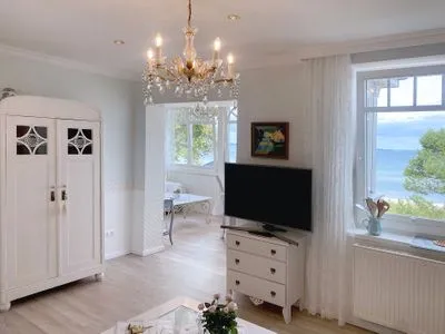 Wohnzimmer Villa Hansa App. A2 - perfekter Blick über die Dünen auf die Lübecker Bucht