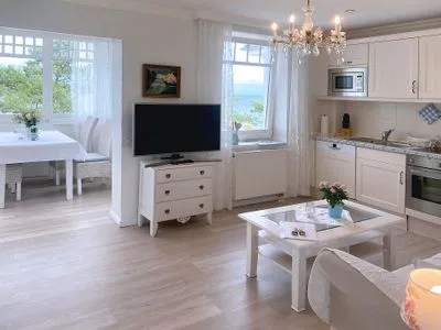 Wohnzimmer Villa Hansa App. A2 - perfekter Blick über die Dünen auf die Lübecker Bucht