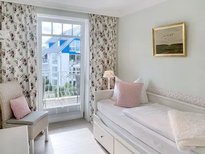 Schlafzimmer Villa Hansa App. A2 - perfekter Blick über die Dünen auf die Lübecker Bucht