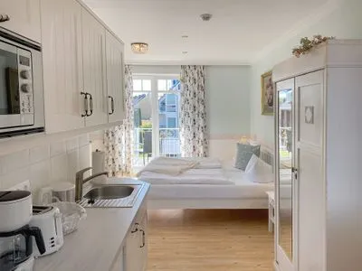 Wohnzimmer Villa Hansa App. C2 - strandnahes Studio mit Südbalkon & Seeblick