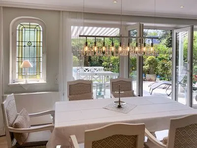 Wohnzimmer Unser Sommerhaus - Ferienhaus mit Garten, Balkonen & Sonnenterrasse