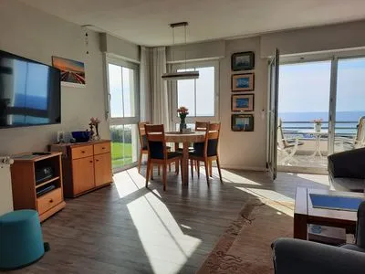 Wohnzimmer Ferienwohnung Kapitänsmesse -  traumhafter Ausblick über Hafen und Meer