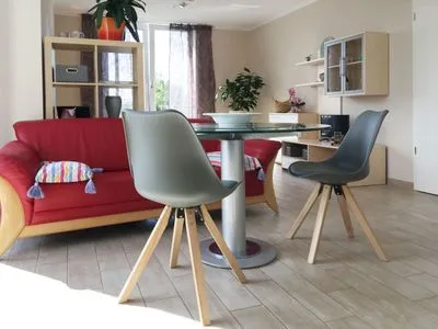 Wohnzimmer Ferienwohnung Richi - zentrale und ruhige in der Hafenstadt Sassnitz