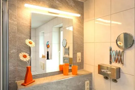 Badezimmer mit Waschbecken  Rosenberg-Siedlung 21