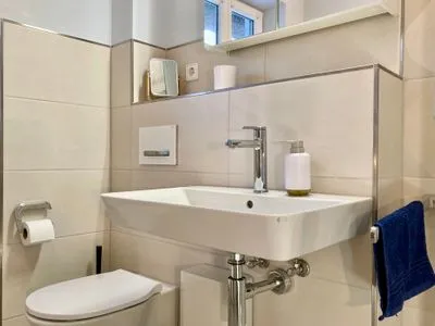 Badezimmer mit Waschbecken Achtern Diek Achtern Diek 12b - Wohnung 5