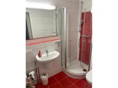 Badezimmer mit Dusche  Birkenstrasse 6i Wohnung 18