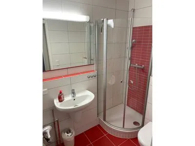 Badezimmer mit Dusche  Birkenstrasse 6i Wohnung 18