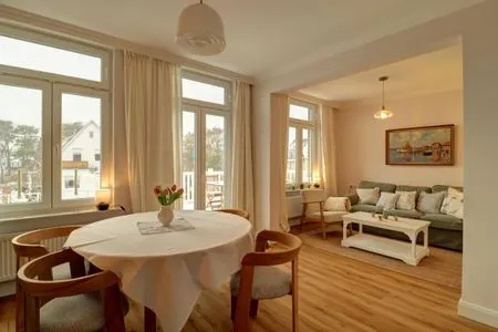 Wohnzimmer Villa Johanna App. 3 - großzügiges Ferienappartement mit Balkon & Weitblick über den Niendorfer Hafen