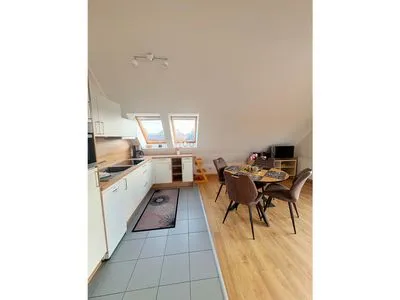 offene Küchenzeile und Essbereich  Ferienwohnung Seepferdchen