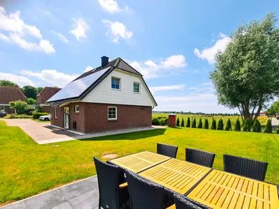 Garten Ferienhaus Haffliebe mit Sauna und Kamin