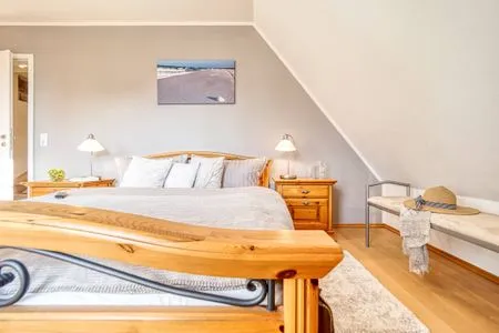 Schlafzimmer mit Doppelbett  Haus Leni