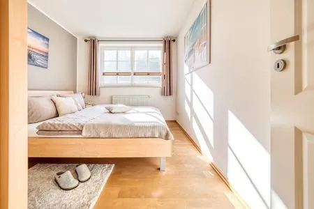 2. Schlafzimmer mit Doppelbett  Haus Leni