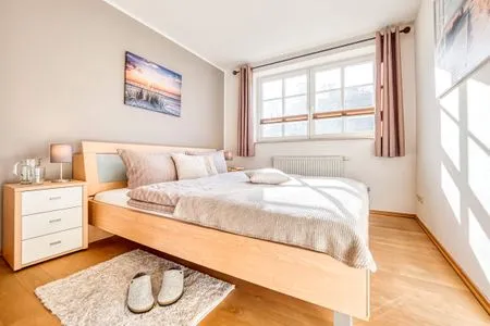 2. Schlafzimmer mit Doppelbett  Haus Leni