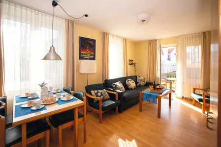 Wohnzimmer mit Eßbereich Meerhus Whg. 01