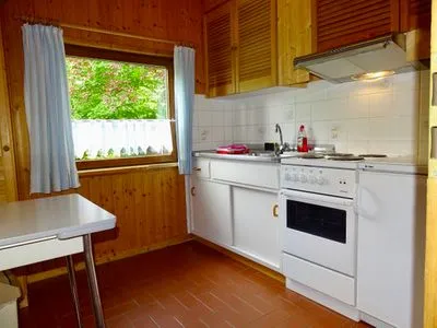 Küche / Küchenzeile Tannengrün