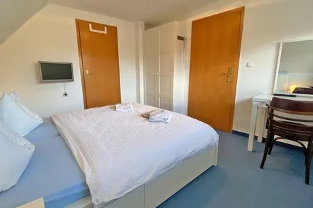mit TV, Schrank und Bad Haus Kleist Zimmer 1