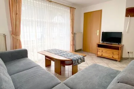 Blick von der Couch zurTerrasse Haus Kleist Wohnung 1