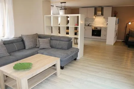 sehr geräumiger Wohnbereich mit Küchenteil und Essplatz Haus Kleist Wohnung 4