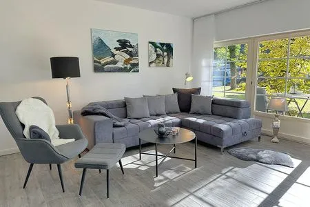 gemütliche Couchlandschaft und Sessel Waldsiedlung W10.3