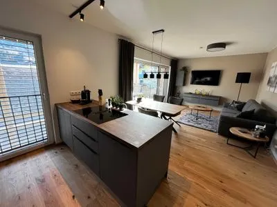 Wohnzimmer, Schlafsofa und Fernseher Mountain Lodge by Alpenidyll Apartments