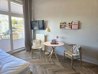 Wohnzimmer Alter Reichshof, App. 303 mit Meerblick und Balkon