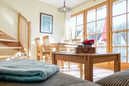 Blick zum Essbereich Ferienpark Freesenbruch Wohnung 4.4 - Seeschwalbe
