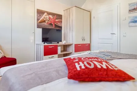TV und Kleiderschrank im Schlafzimmer Neue Reihe Neue Reihe 28 - Wohnung Vogelnest
