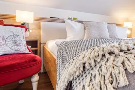Doppelbett und Nachtleuchten Neue Reihe Neue Reihe 28 - Wohnung Vogelnest