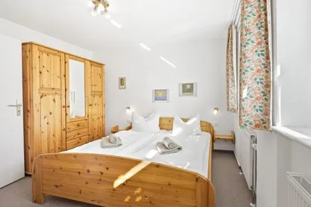 Schlafzimmer mit Doppelbett Achtern Diek Achtern Diek 13a - Wohnung 2