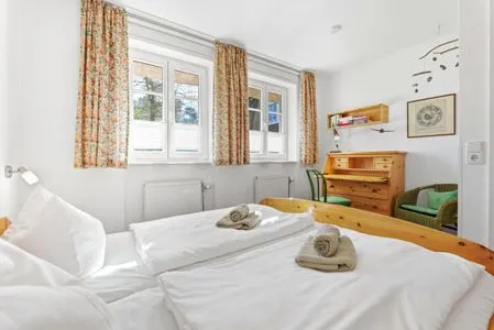 Schlafzimmer mit Doppelbett Achtern Diek Achtern Diek 13a - Wohnung 2