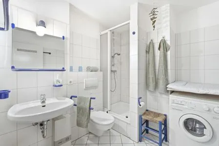 Bad mit Dusche und Waschmaschine Achtern Diek Achtern Diek 13a - Wohnung 2