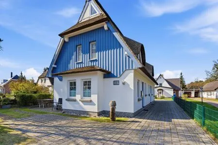 Auffahrt/Parkplatz (vorne Links)  Rosenberg-Siedlung 21