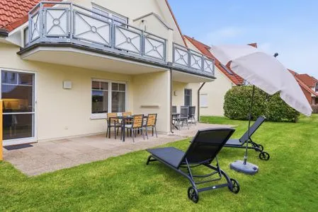 Terrasse mit Sonnenliegen Hoppenberg 7 EG rechts