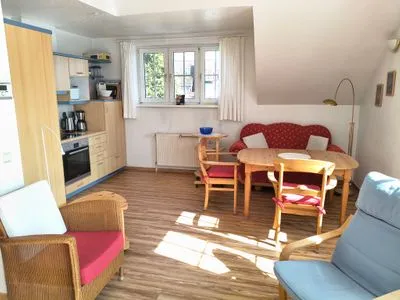 Blick auf Essecke und Küchenbereich  Wohnung Giesen