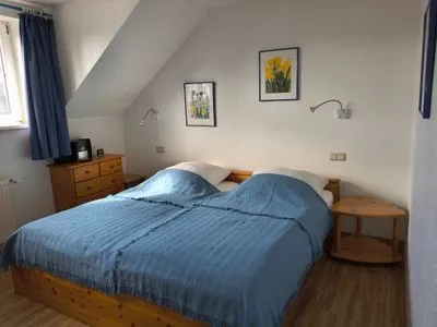 Schlafzimmer mit Doppelbett  Wohnung Giesen