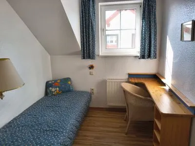 Kinderzimmer mit Einzelbett  Wohnung Giesen