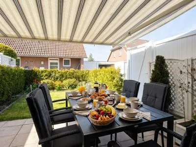 Terrasse mit Gartenmöbeln Küstenperle Haffkrug - dein Platz am Meer