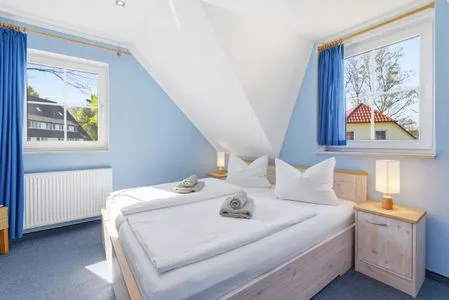 Schlafzimmer mit Doppelbett Am Deich Am Deich Haus 24