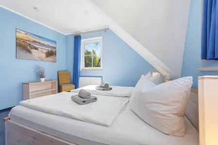 Schlafzimmer mit Doppelbett Am Deich Am Deich Haus 24
