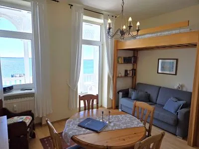 Wohnzimmer Fürstenhof, App. 202 - traumhafter Meerblick und Balkon