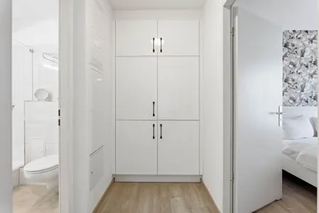 Flur mit Stauraum vor dem Schlafzimmer/Bad  Haus Seeblick Wohnung 326